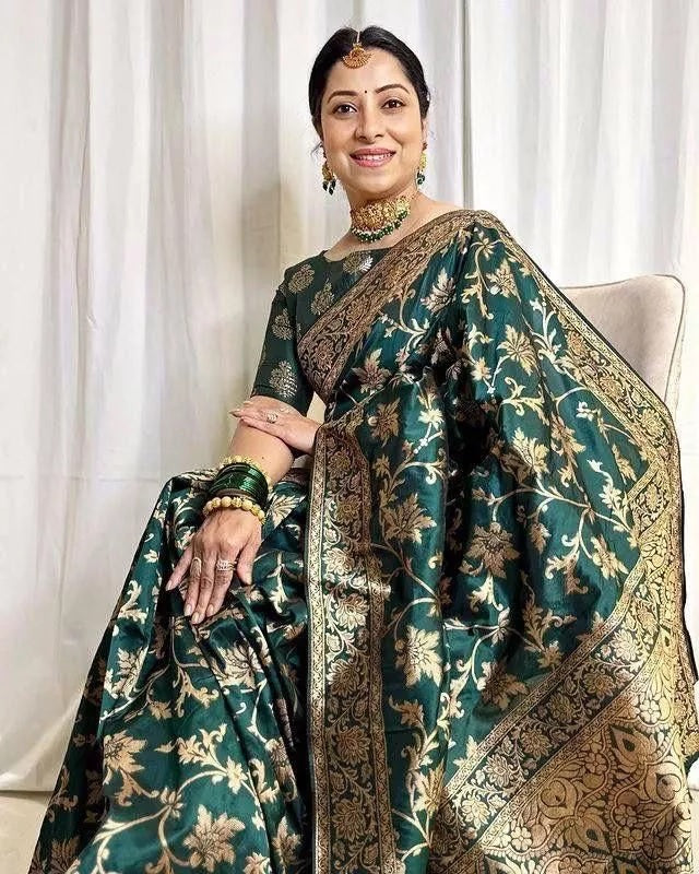 Green Soft Lichi Silk Saree With Unstitched Blouse image 5
