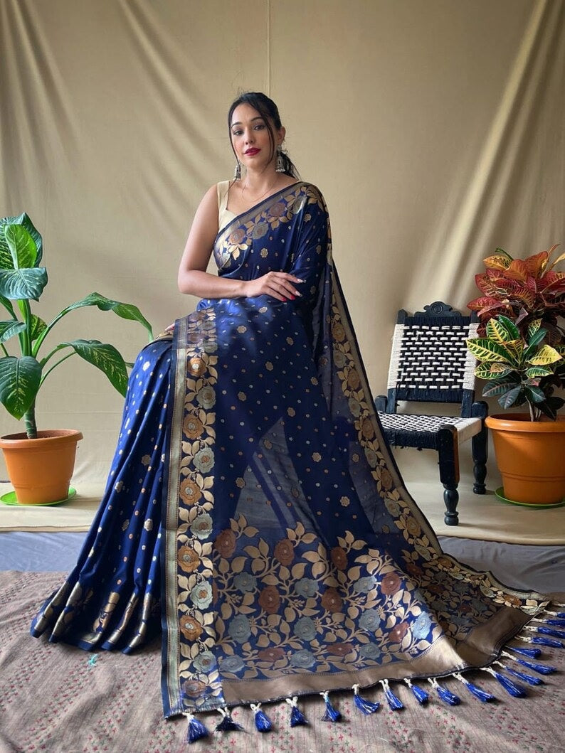 Women's Soft Kanjivaram Banarsi Silk Saree With Blouse image 7