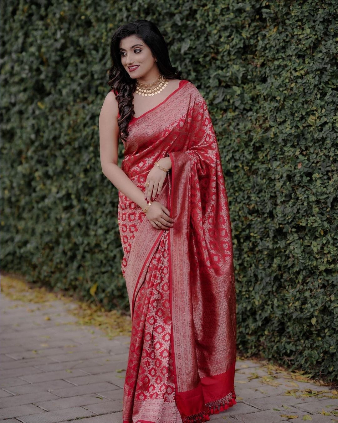 Soft Silk With Golden Zari Work Saree image 2