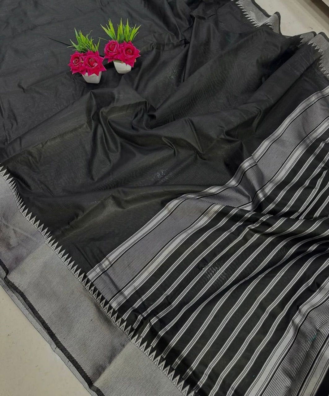 Black Banarasi Soft Silk Plain Saree with Unstitched Blouse image 8
