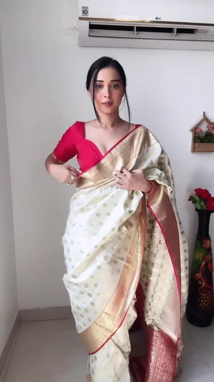 White Soft Lichi Silk & Jacquard Border Saree With Blouse image 5