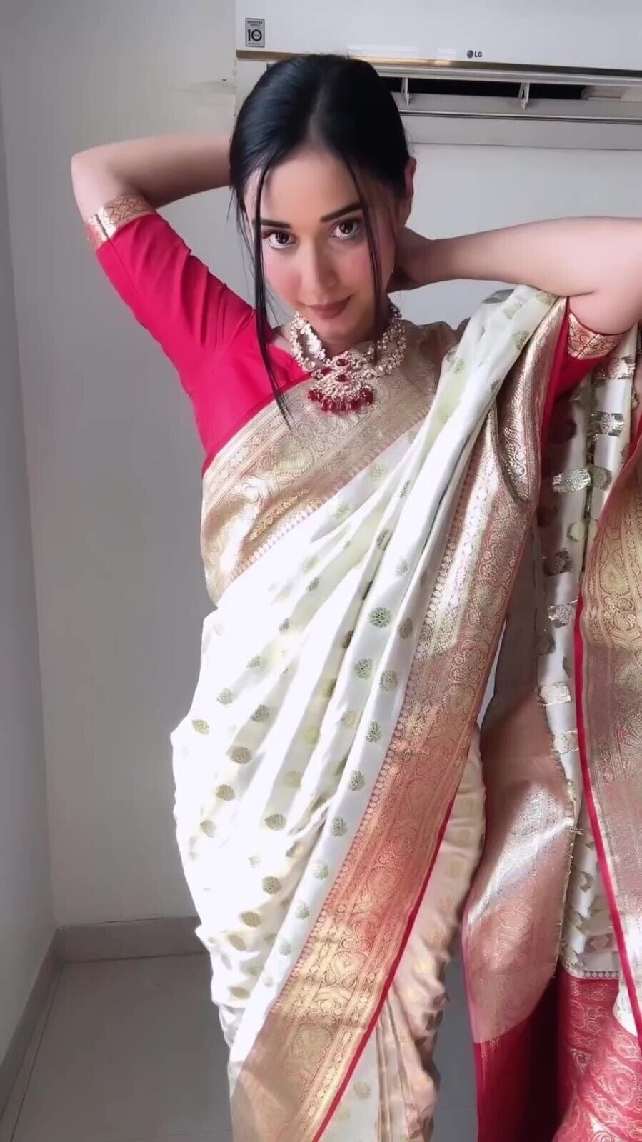 White Soft Lichi Silk & Jacquard Border Saree With Blouse image 6