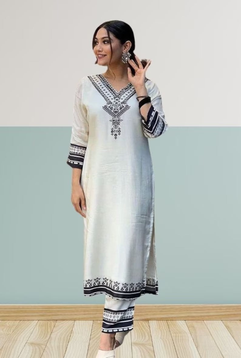 White Muslin With Digital Print Salwar Kameez image 3