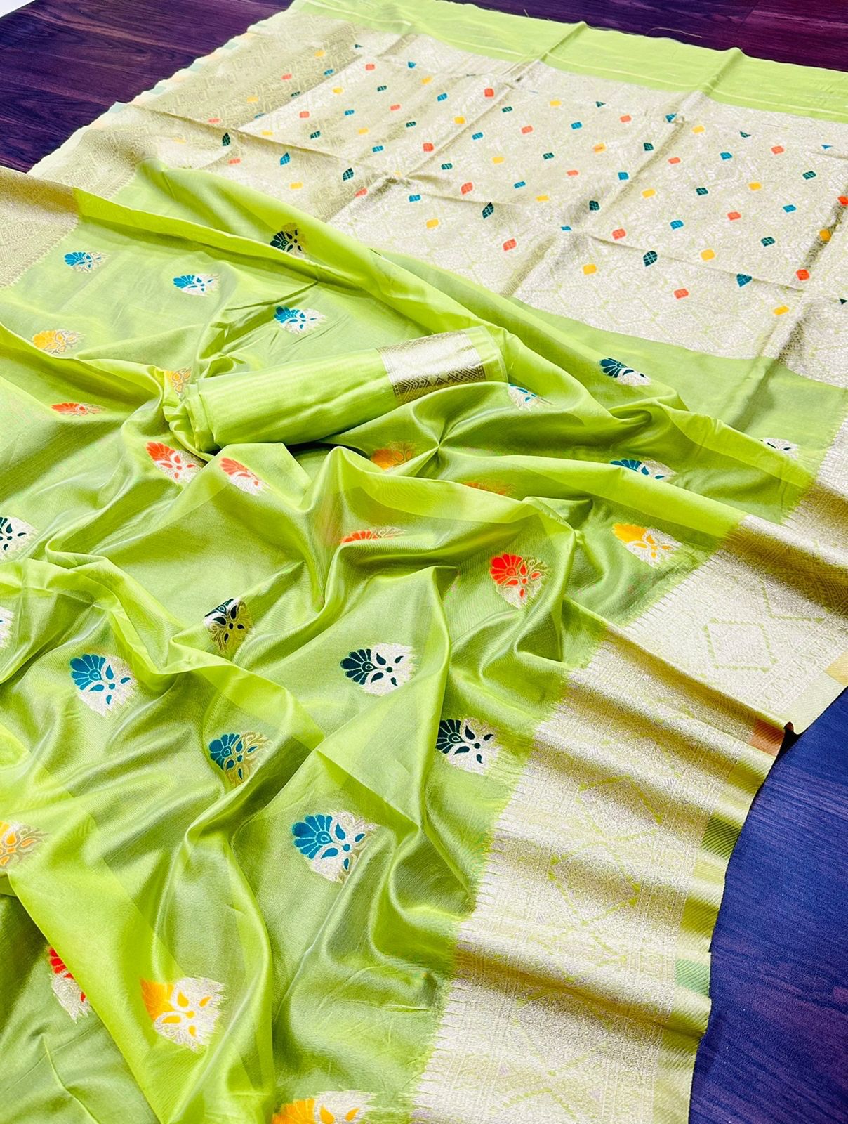 Women's Soft organza Saree With Blouse image 3