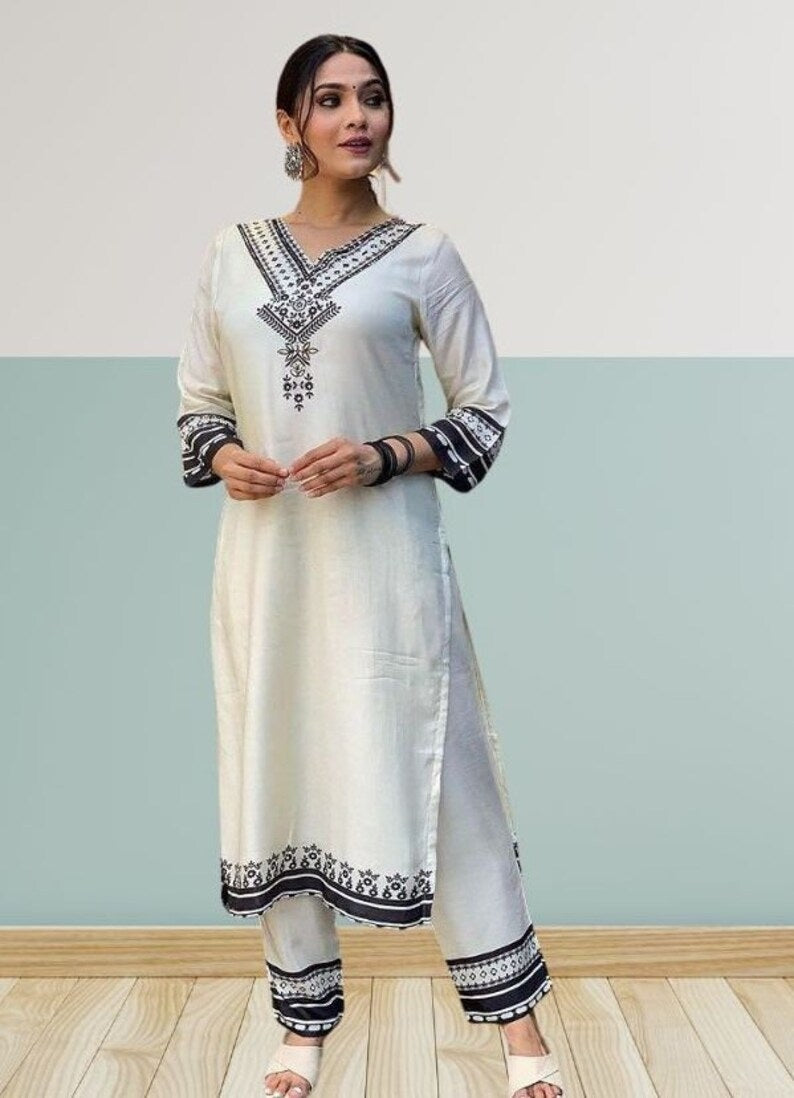 White Muslin With Digital Print Salwar Kameez image 4