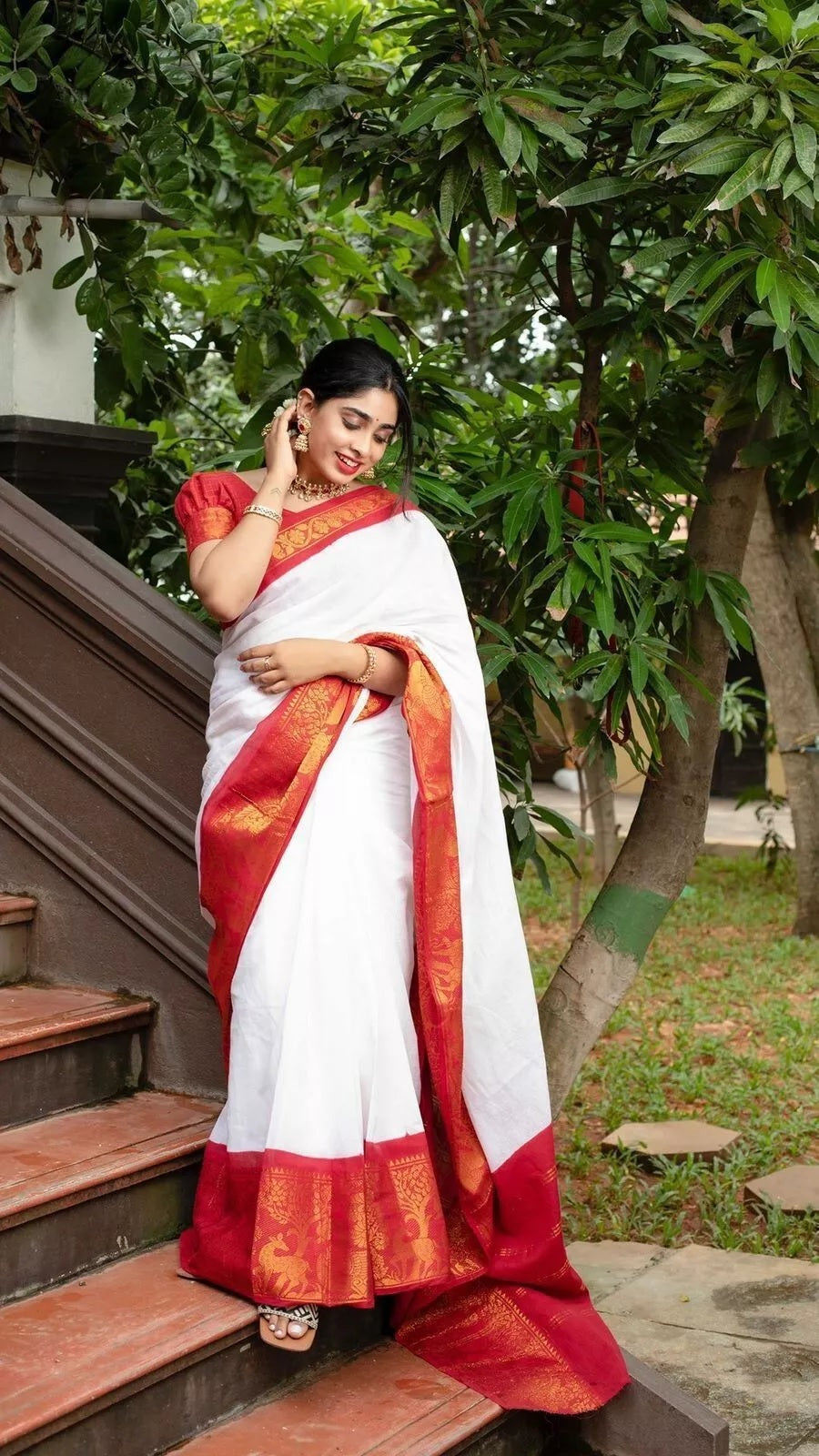 Soft Lichi Silk Saree And Blouse image 4