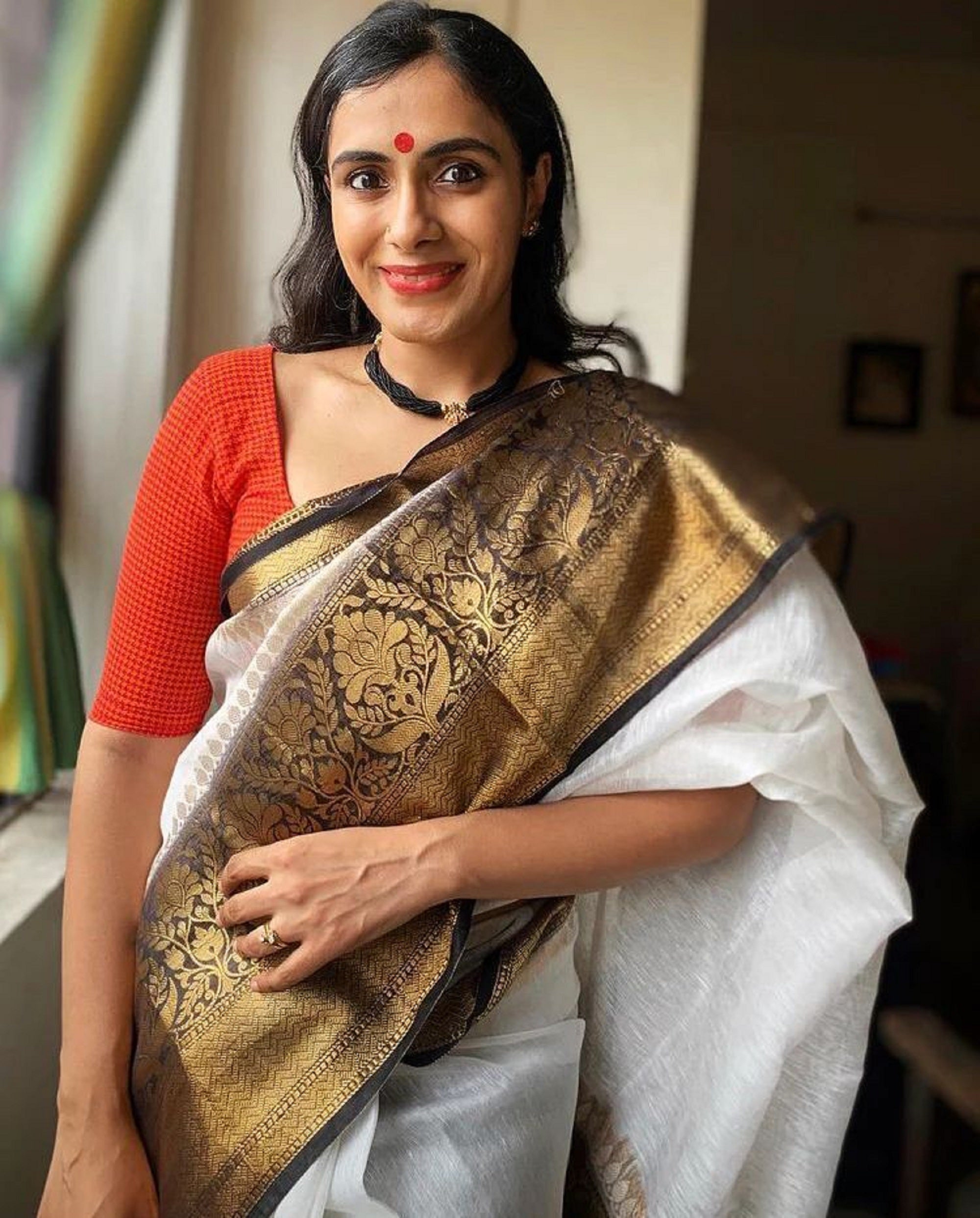 Indian Beautiful Linen With Contrast Border Saree image 5