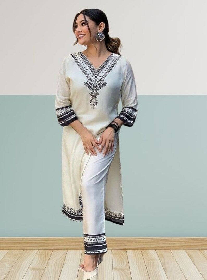 White Muslin With Digital Print Salwar Kameez image 5