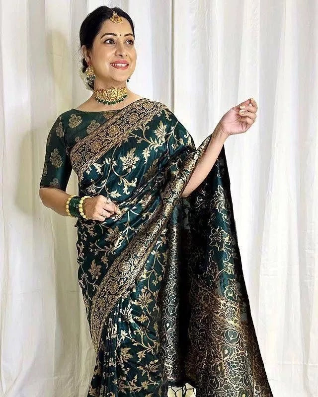 Green Soft Lichi Silk Saree With Unstitched Blouse image 2