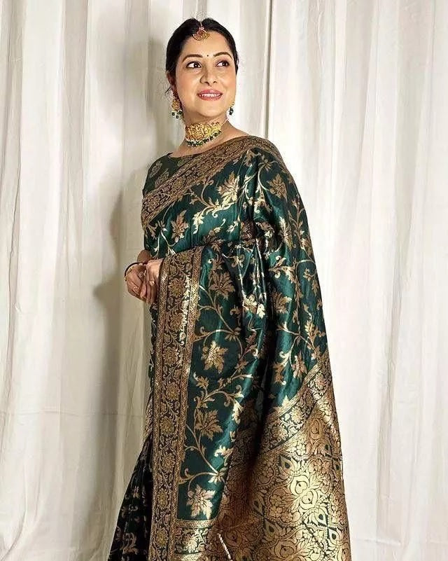 Green Soft Lichi Silk Saree With Unstitched Blouse image 3