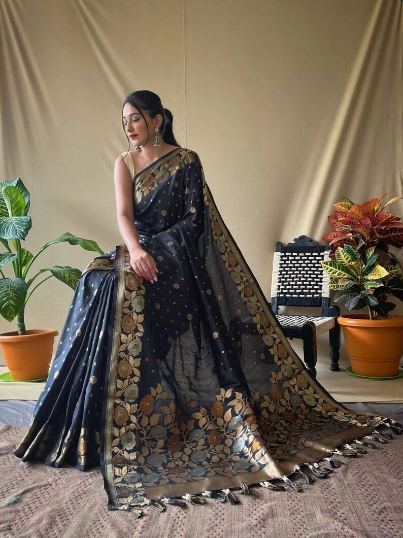 Women's Soft Kanjivaram Banarsi Silk Saree With Blouse image 4