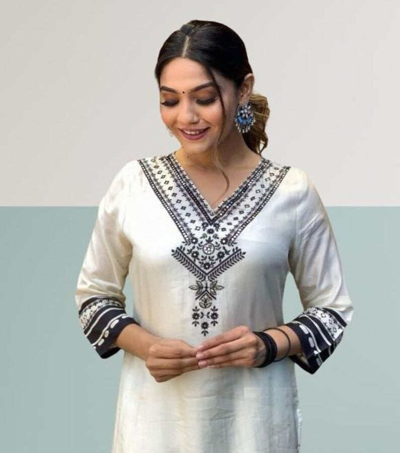 White Muslin With Digital Print Salwar Kameez image 7