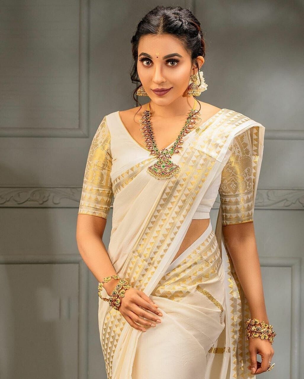 Off White Soft Banarasi Silk Saree With Unstitched Blouse image 7