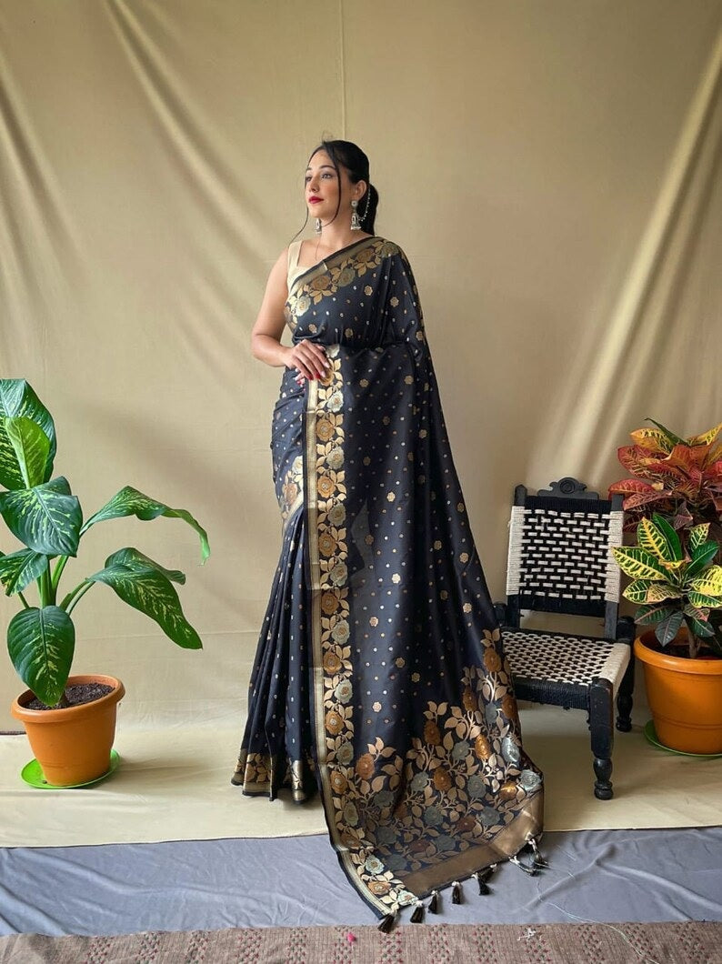 Women's Soft Kanjivaram Banarsi Silk Saree With Blouse image 5