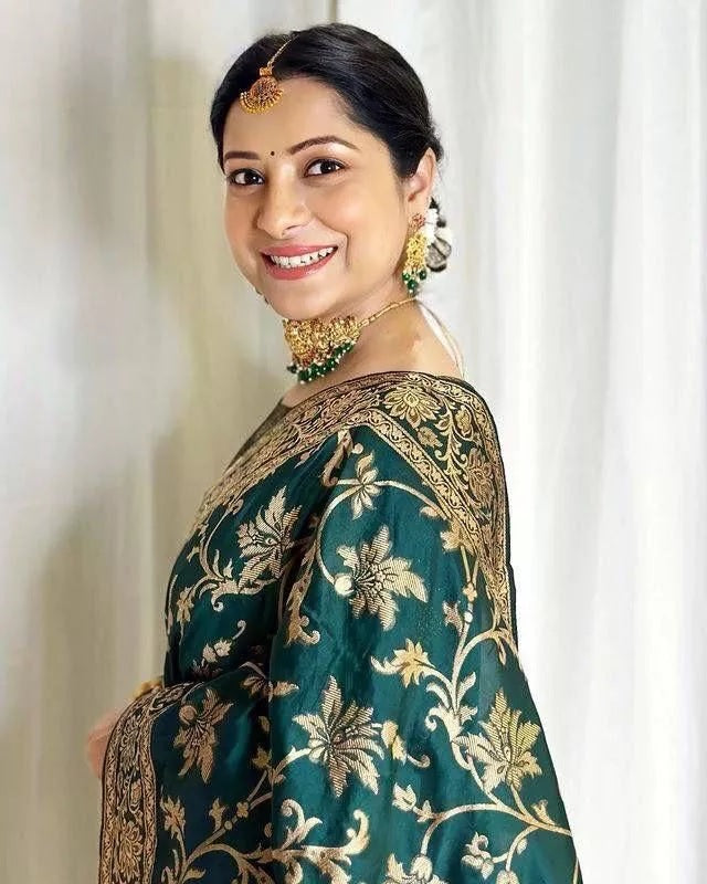 Green Soft Lichi Silk Saree With Unstitched Blouse image 4