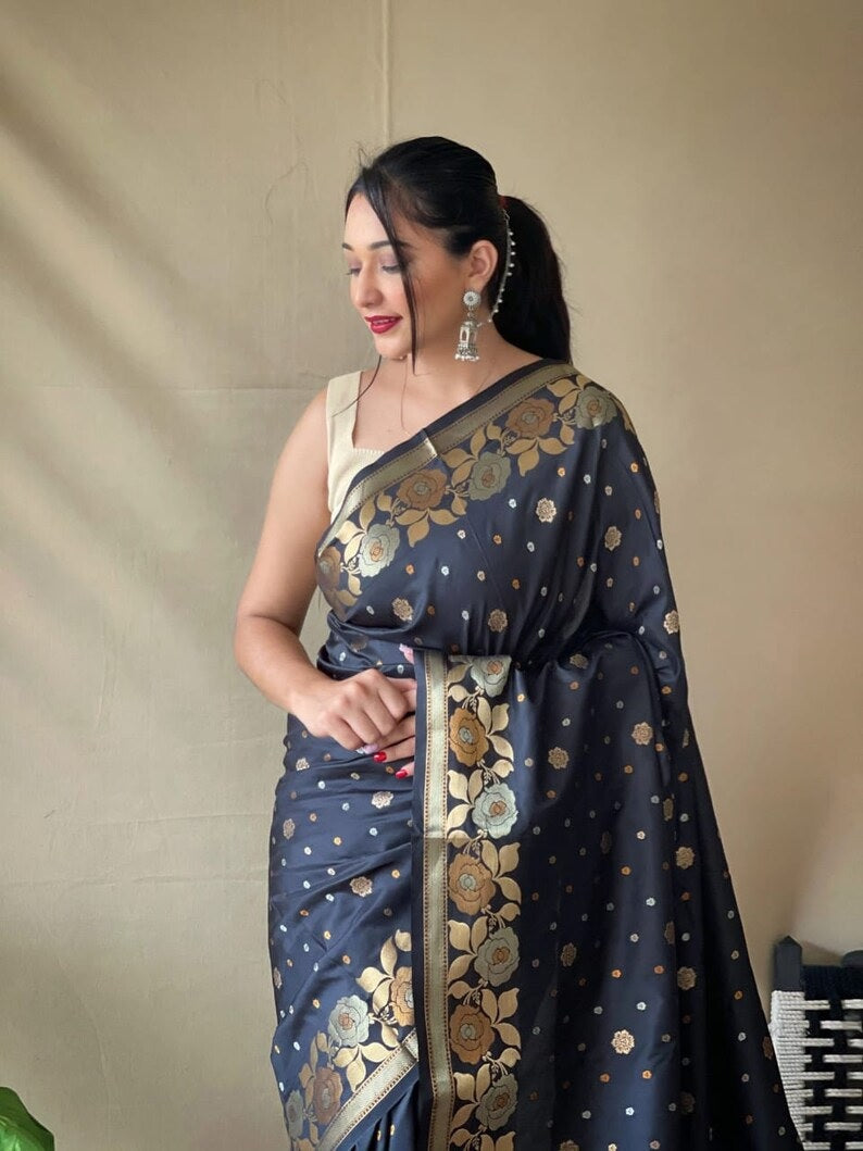 Women's Soft Kanjivaram Banarsi Silk Saree With Blouse image 6