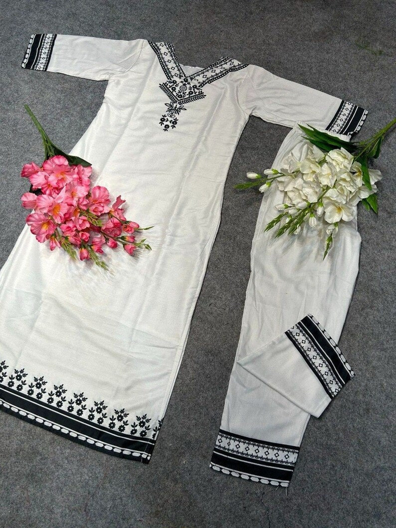 White Muslin With Digital Print Salwar Kameez image 9
