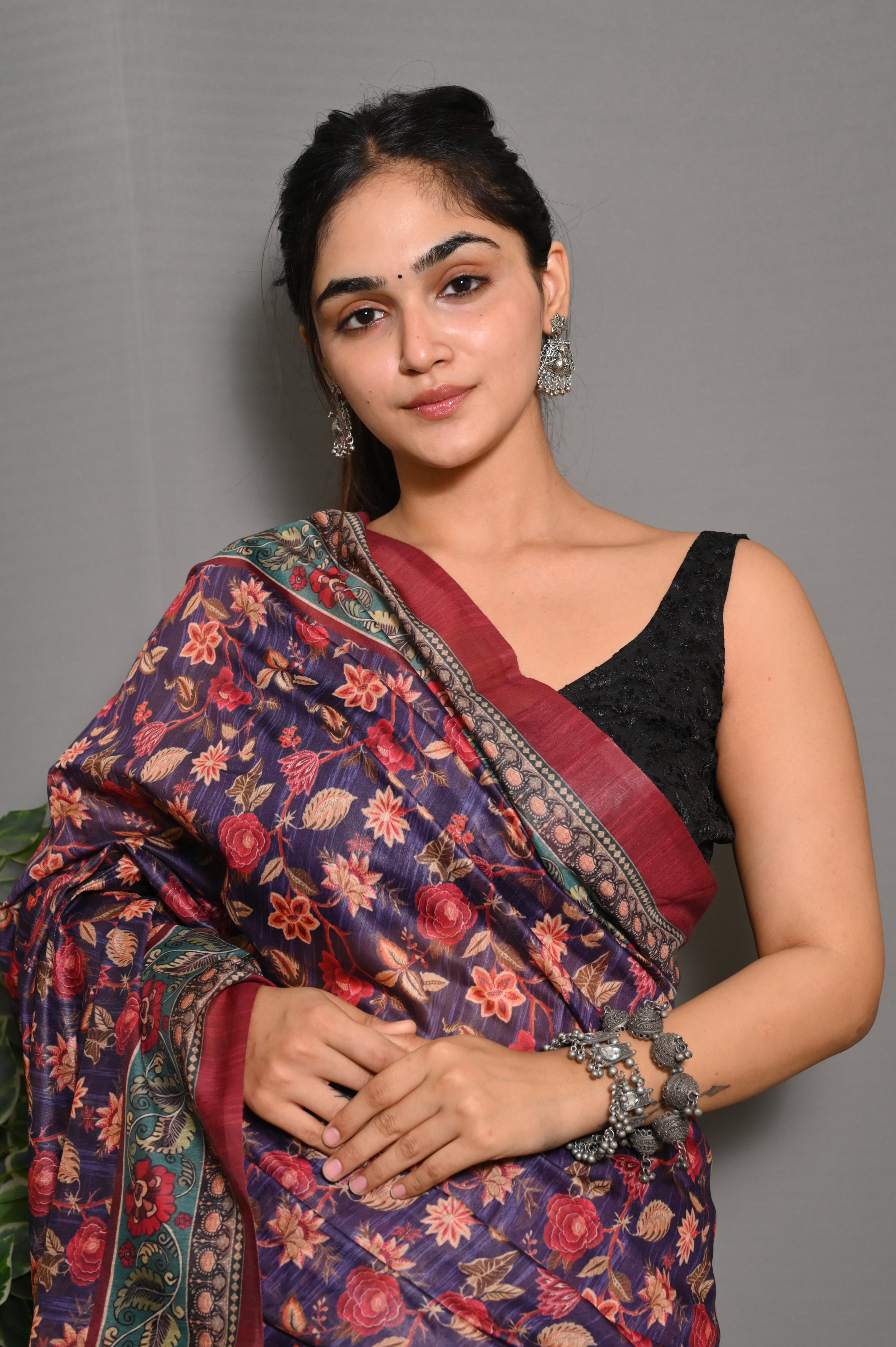 Women's  Soft Lichi Silk saree With Unstitched Blouse image 3