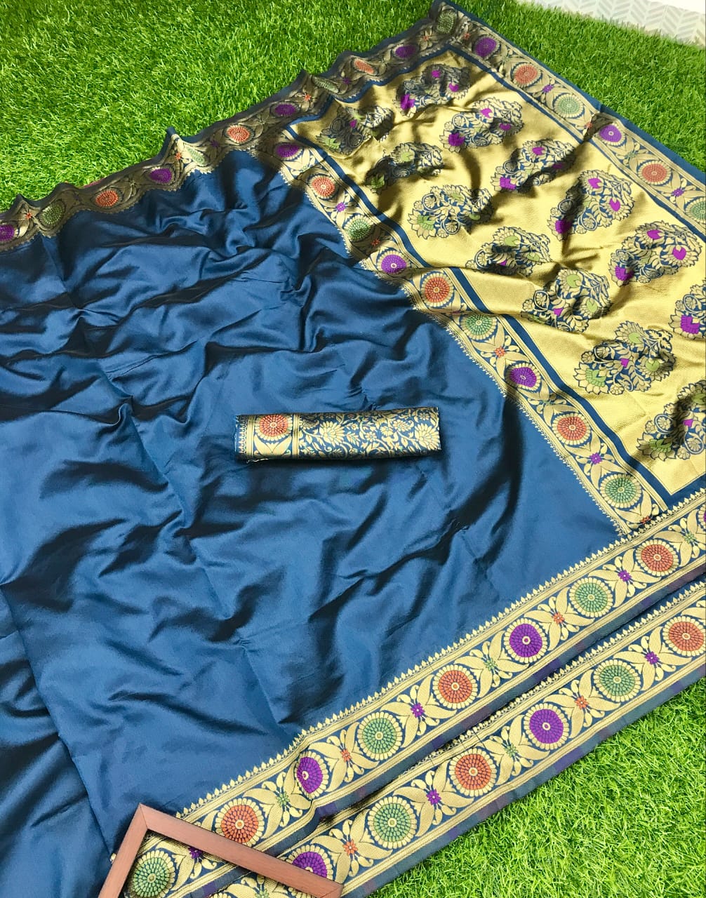 Navy Blue Soft Lichi Silk Jacquard Border Saree With Blouse image 5