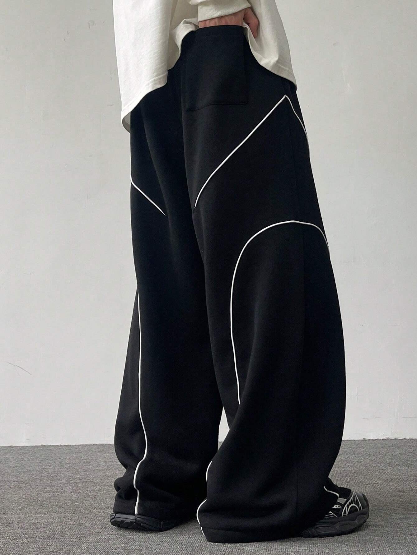 Contrast Curve Baggy Joggers image 2