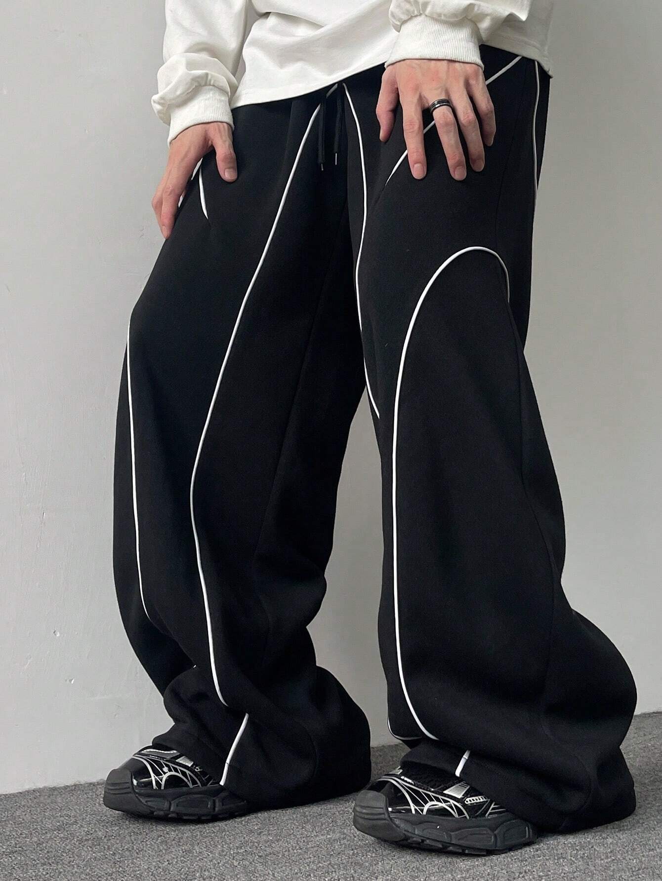 Contrast Curve Baggy Joggers image 4