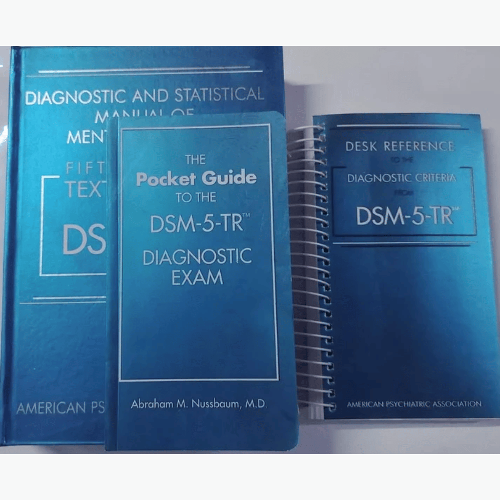 Book cover of DSM-5-TR Hardcover Desk Reference & Pocket Guide Bundle