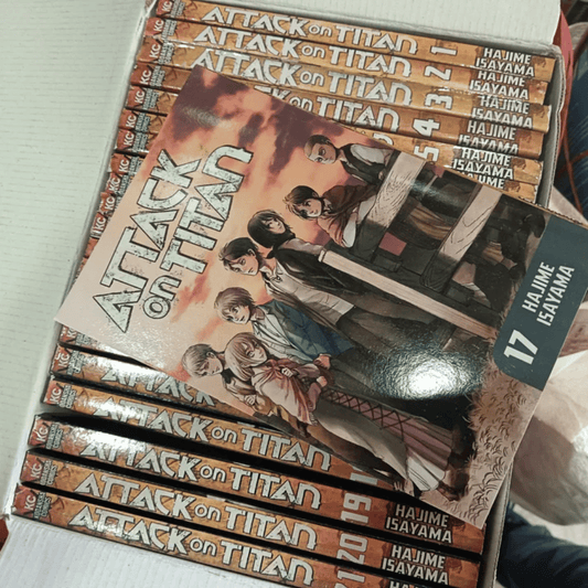 Book cover of Attack on Titan Manga Box Set Vol 1-21 + Free Poster